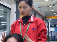 工厂小姐姐回家,展现平凡生活的美好瞬间